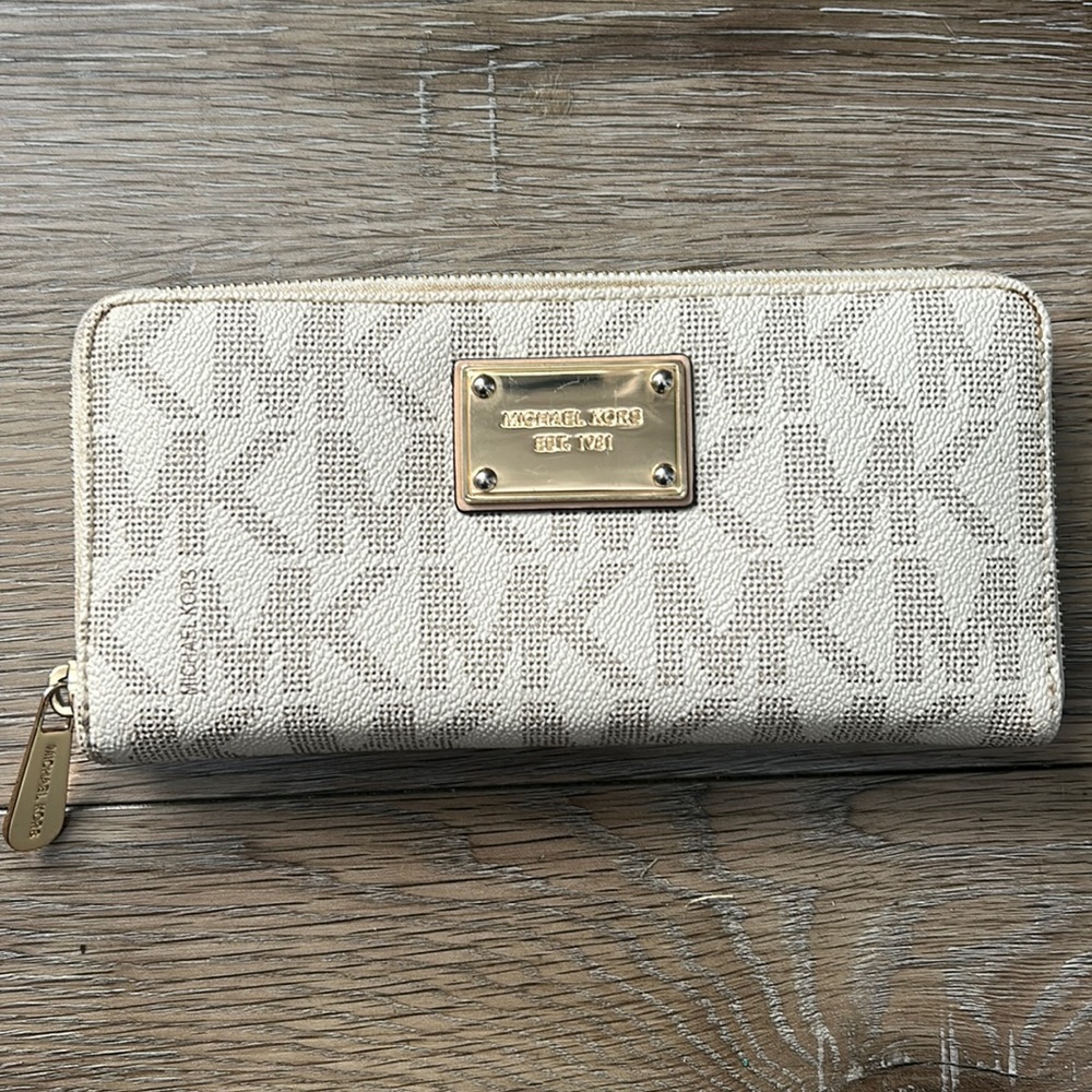 Michael Kors White Zip Wallet